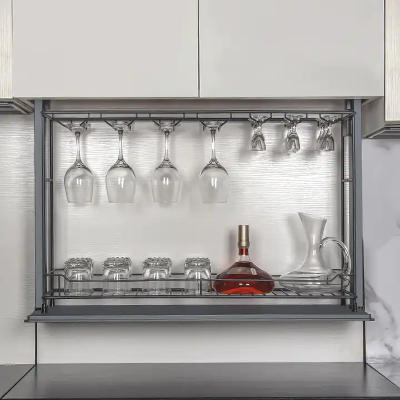 スマートに収納できるワイングラスラック